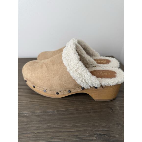 FARYL by FarylRobin Tan Faux Sheepskin Studded Mule Clogs Women’s Size 8 - Picture 4 of 7